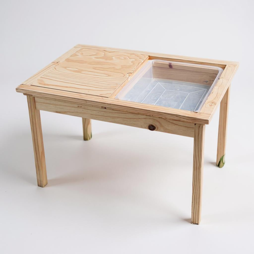 Sensory Table with Lid with chairs