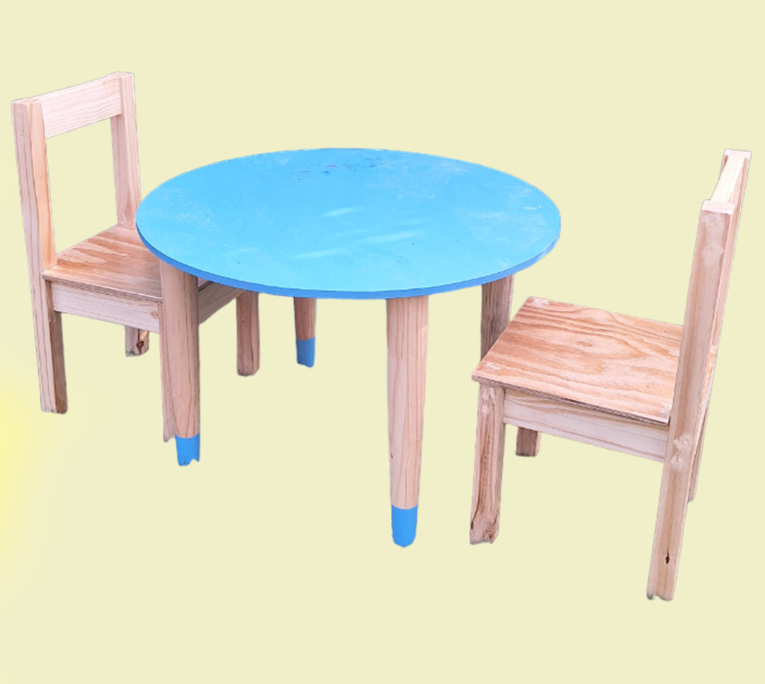 Round Table & Chairs