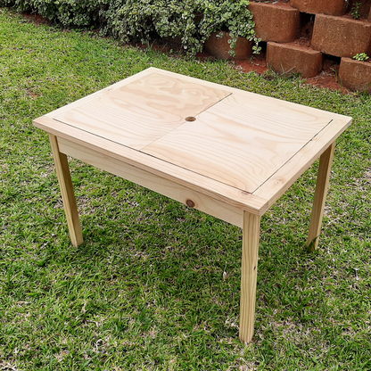 Sensory Table with Lid with chairs