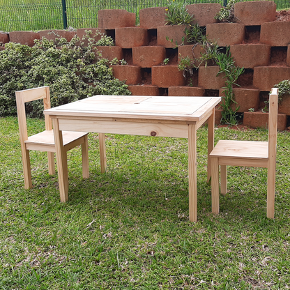 Sensory Table with Lid with chairs